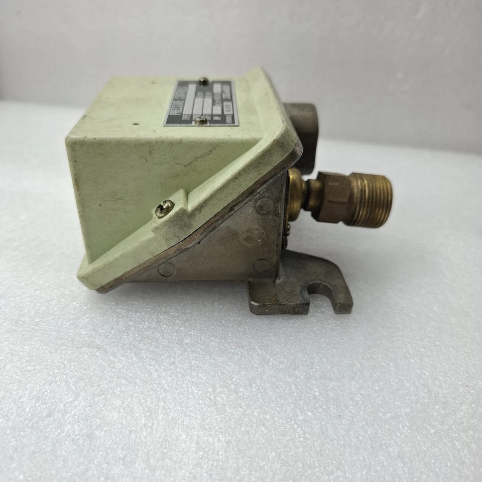 SAGInoMIYA SNS-C130PU20 Pressure Controls Range 5~30 Diff. 3~10